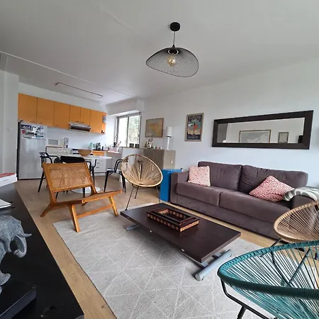 شقة Vue Pour 2 Avec Balcon Et Parking - Fr-1-364-186 *