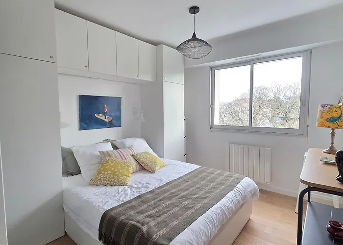 Daire Vue Pour 2 Avec Balcon Et Parking - Fr-1-364-186 *